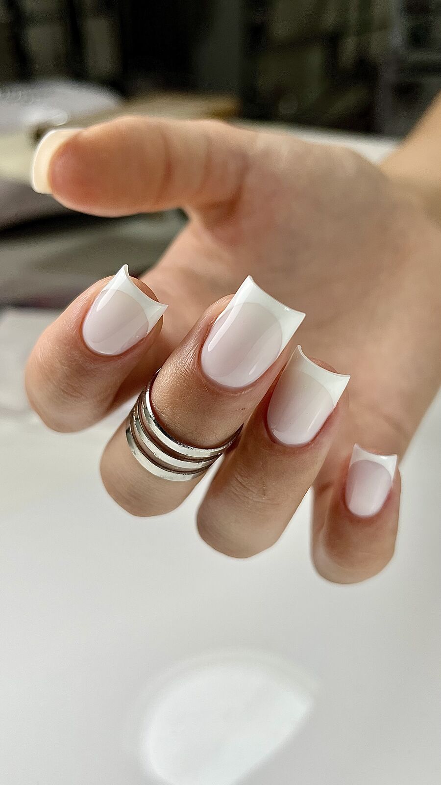 Perfect French Manicure – klassisches French Nageldesign im PROFINAILS Studio Hannover