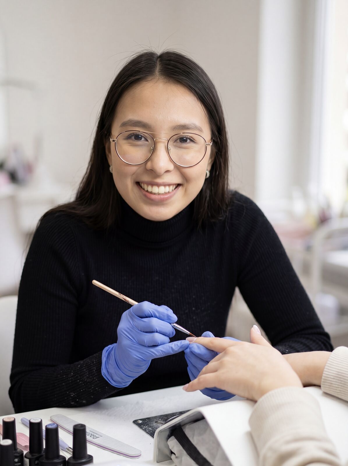 Indira – Kosmetikerin & Nageldesignerin, PROFINAILS Studio Hannover